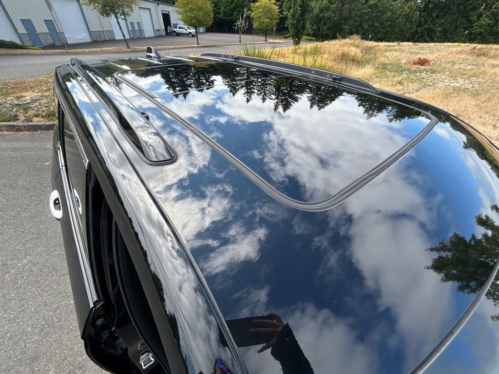 Used 2022 Jeep Grand Cherokee Overland w/ Adv Protech Group III image 28