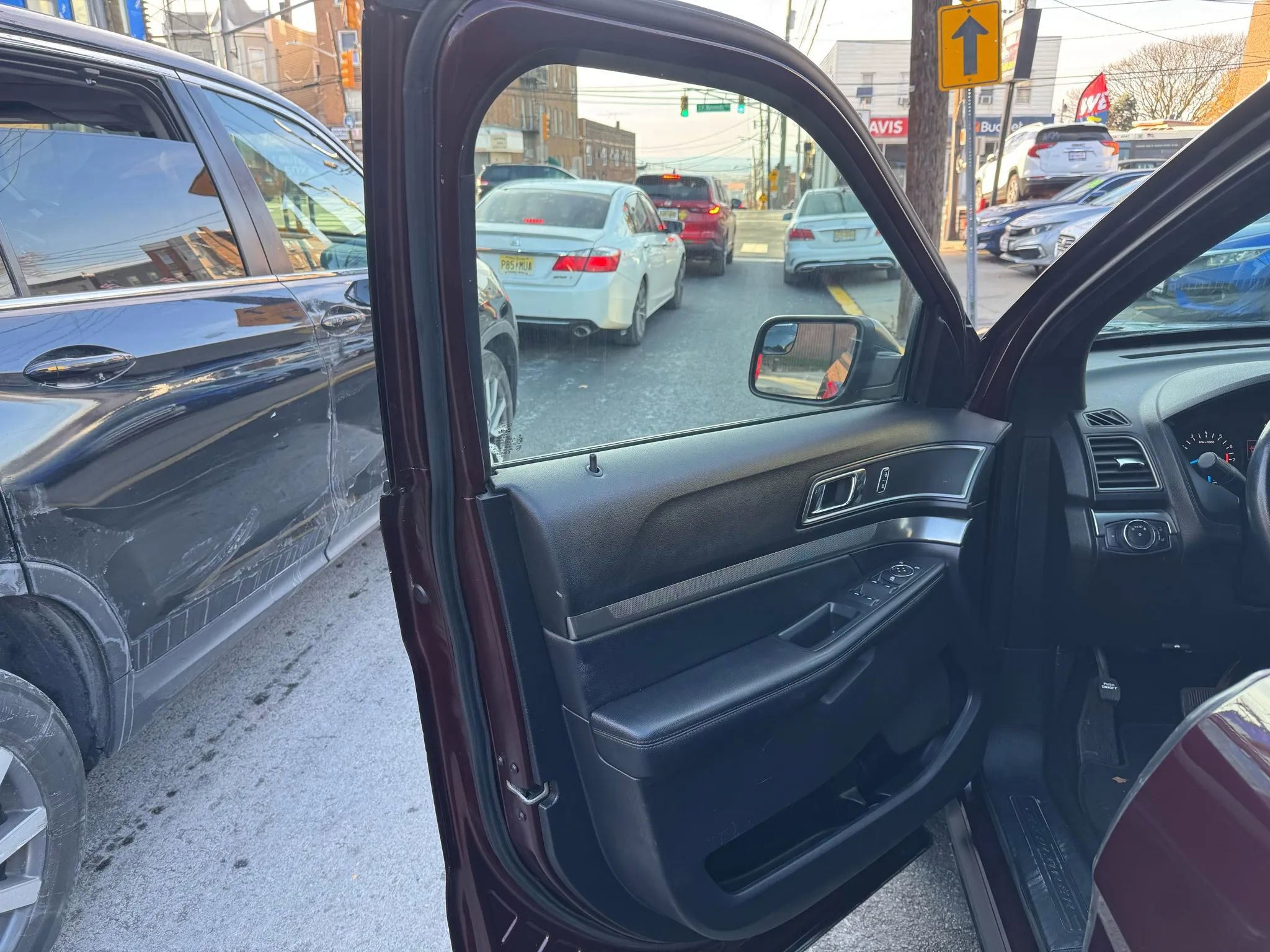 Used 2019 Ford Explorer XLT image 27