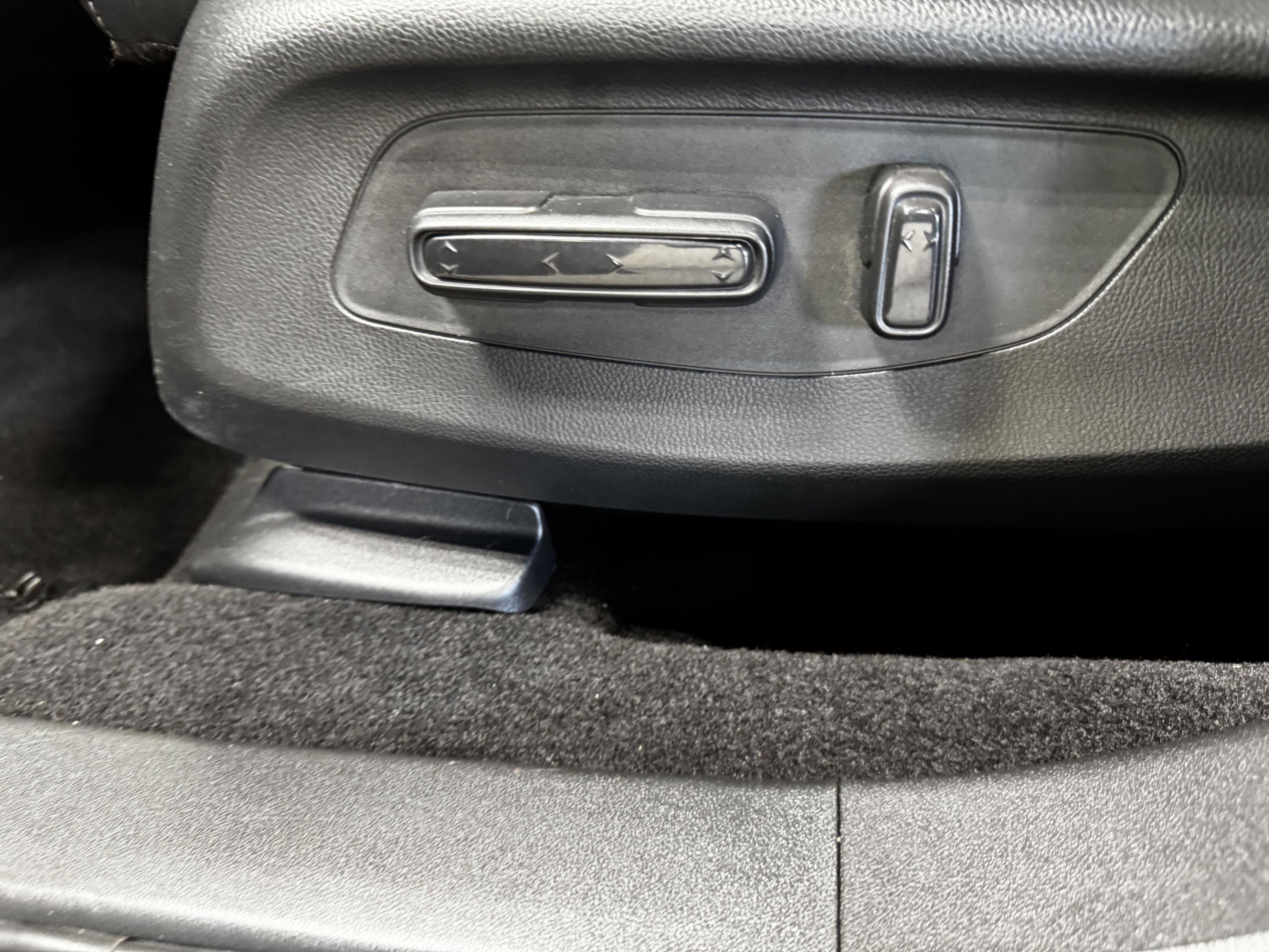 Certified 2025 Acura ADX FWD image 31