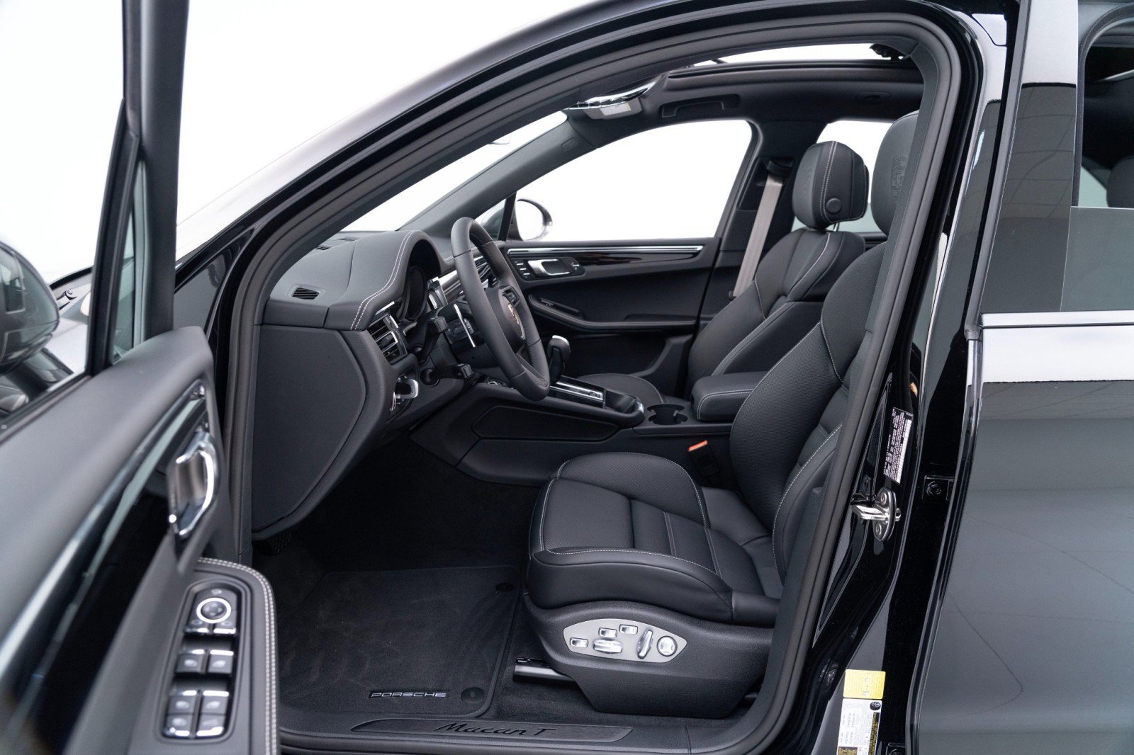 New 2025 Porsche Macan Turbo image 18