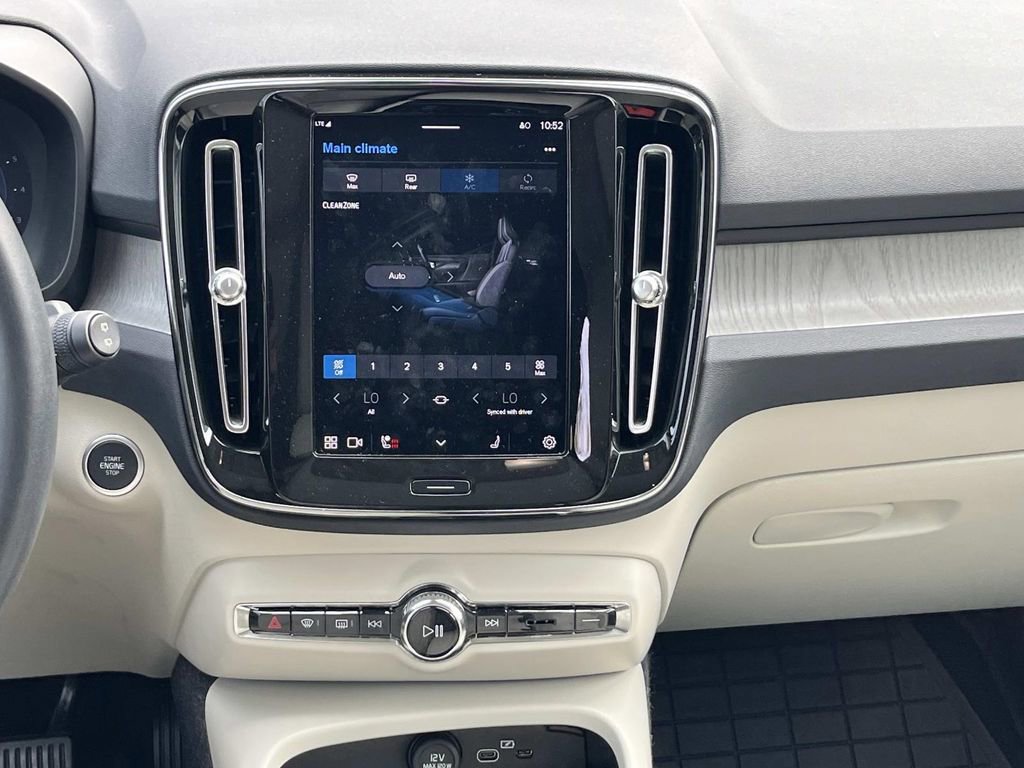 Used 2023 Volvo XC40 B4 Plus w/ Driver Assist Package image 16