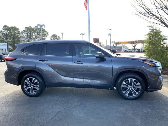 Used 2022 Toyota Highlander XLE image 9