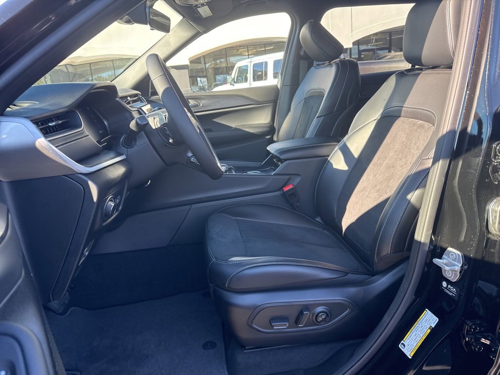 New 2025 Jeep Grand Cherokee L Altitude image 31