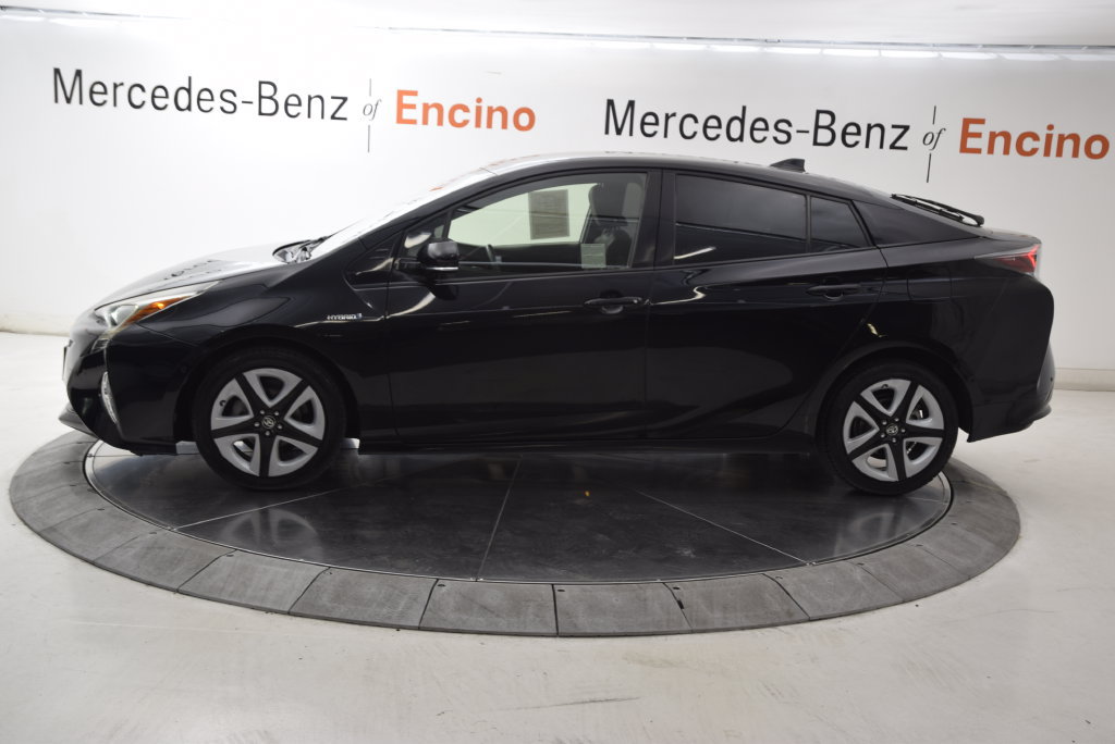 Used 2017 Toyota Prius Three Touring FWD image 3