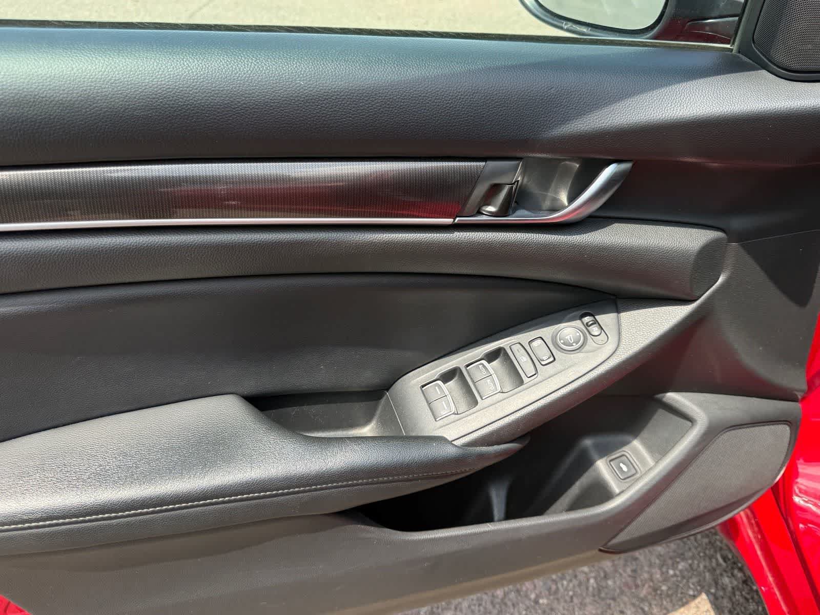 Used 2018 Honda Accord Sport image 16