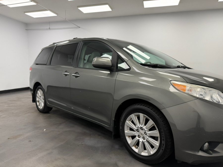 Used 2011 Toyota Sienna XLE w/ Premium Pkg AWD/4WD image 15