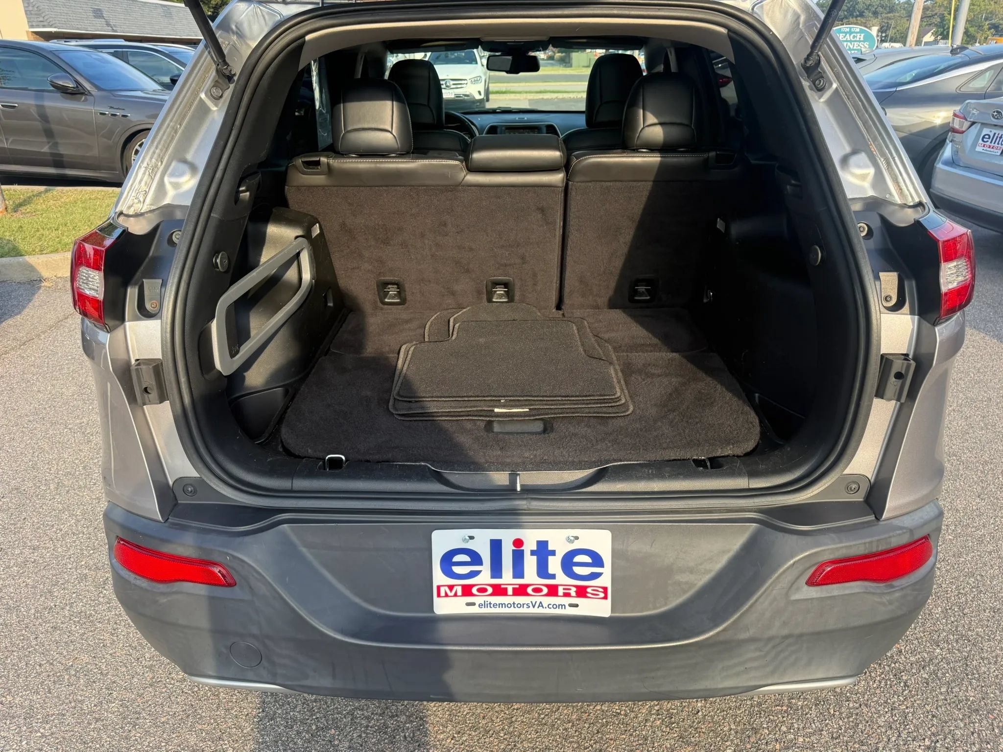 Used 2016 Jeep Cherokee Limited AWD/4WD image 10