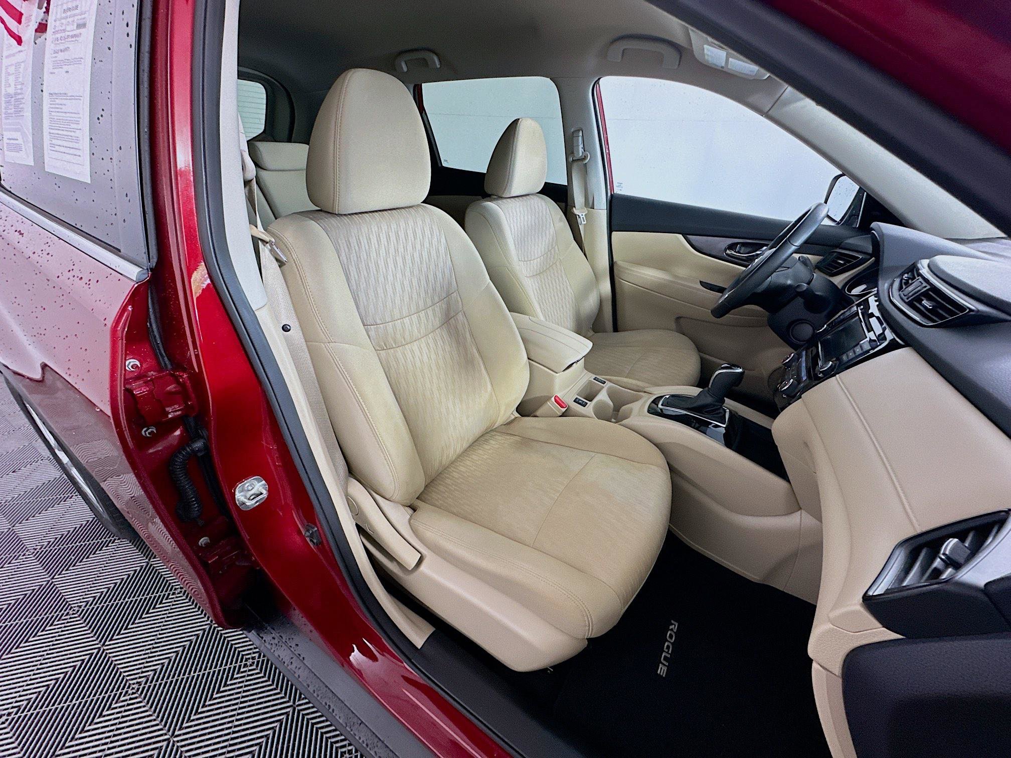 Used 2020 Nissan Rogue SV FWD image 28
