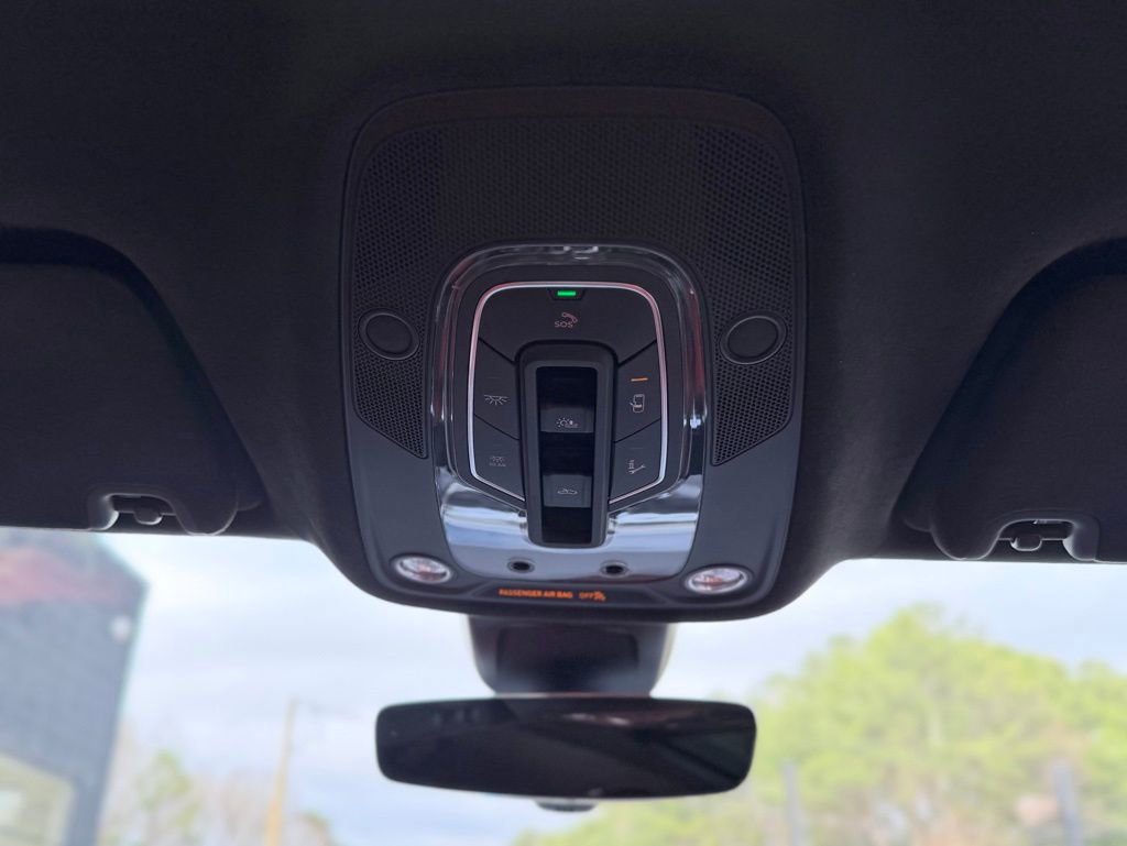 Used 2023 Bentley Bentayga image 48