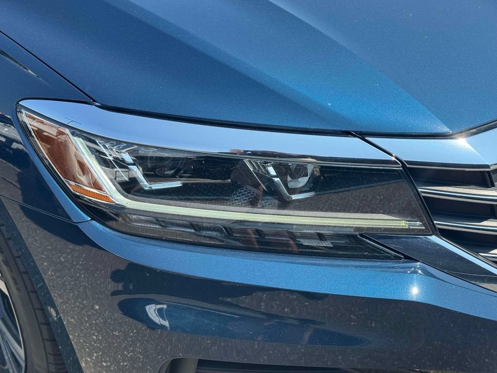 Used 2020 Volkswagen Passat 2.0T SEL FWD image 9