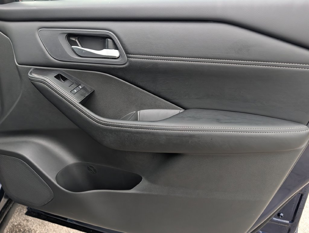Used 2026 Nissan Rogue SL FWD image 34