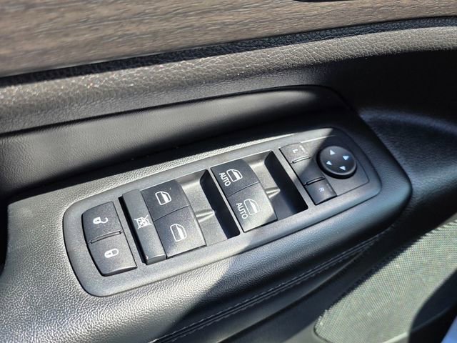 Used 2017 Jeep Grand Cherokee Altitude image 11