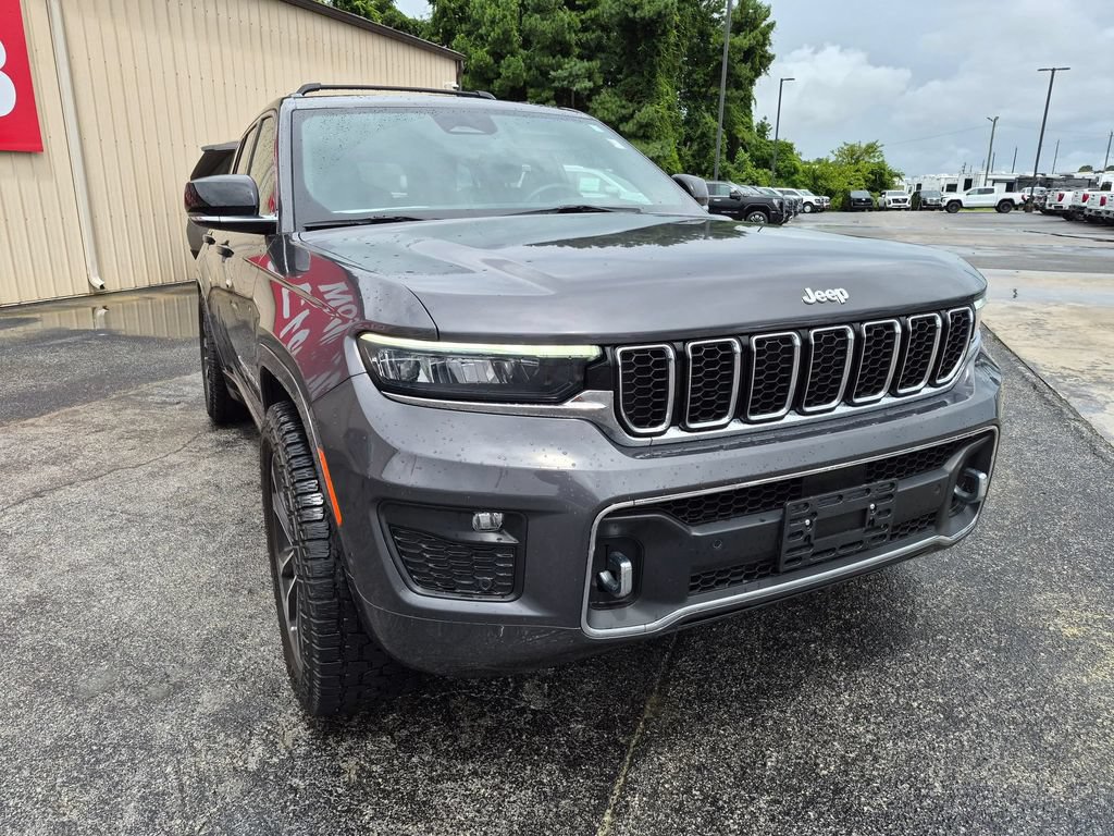 Used 2024 Jeep Grand Cherokee Overland w/ Luxury Tech Group IV AWD/4WD image 5
