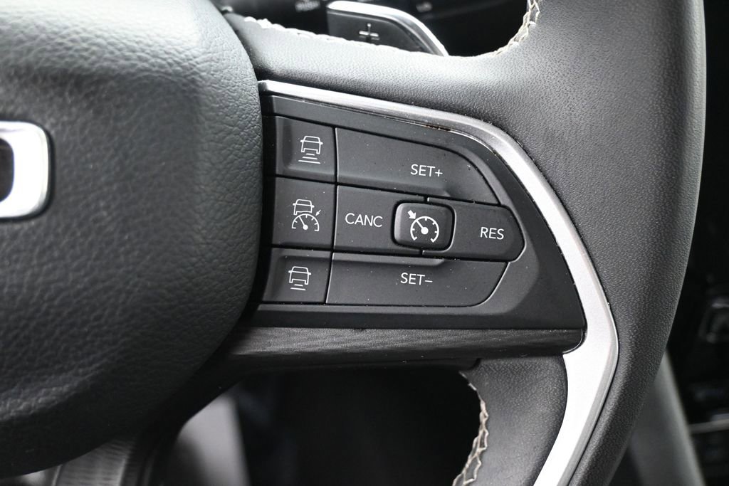 Used 2023 Jeep Grand Cherokee L Laredo RWD image 17