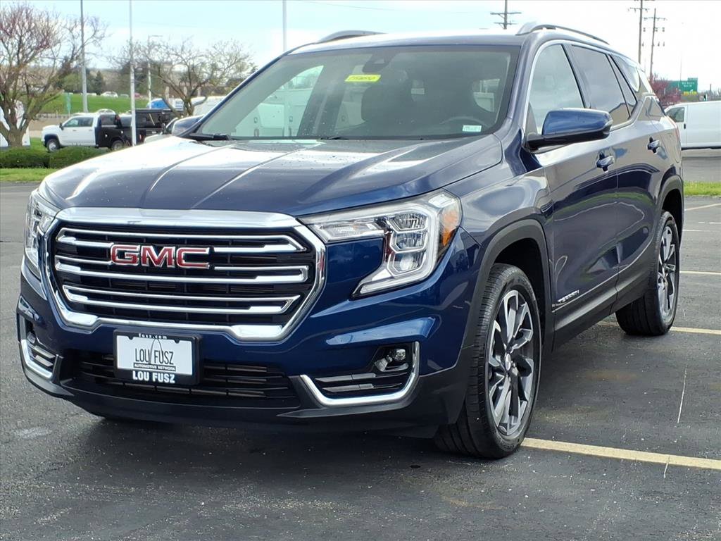 Used 2022 GMC Terrain SLT image 2
