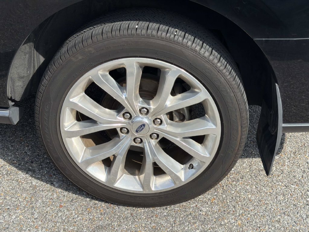 Used 2018 Ford Expedition Limited w/ Equipment Group 302A RWD image 4