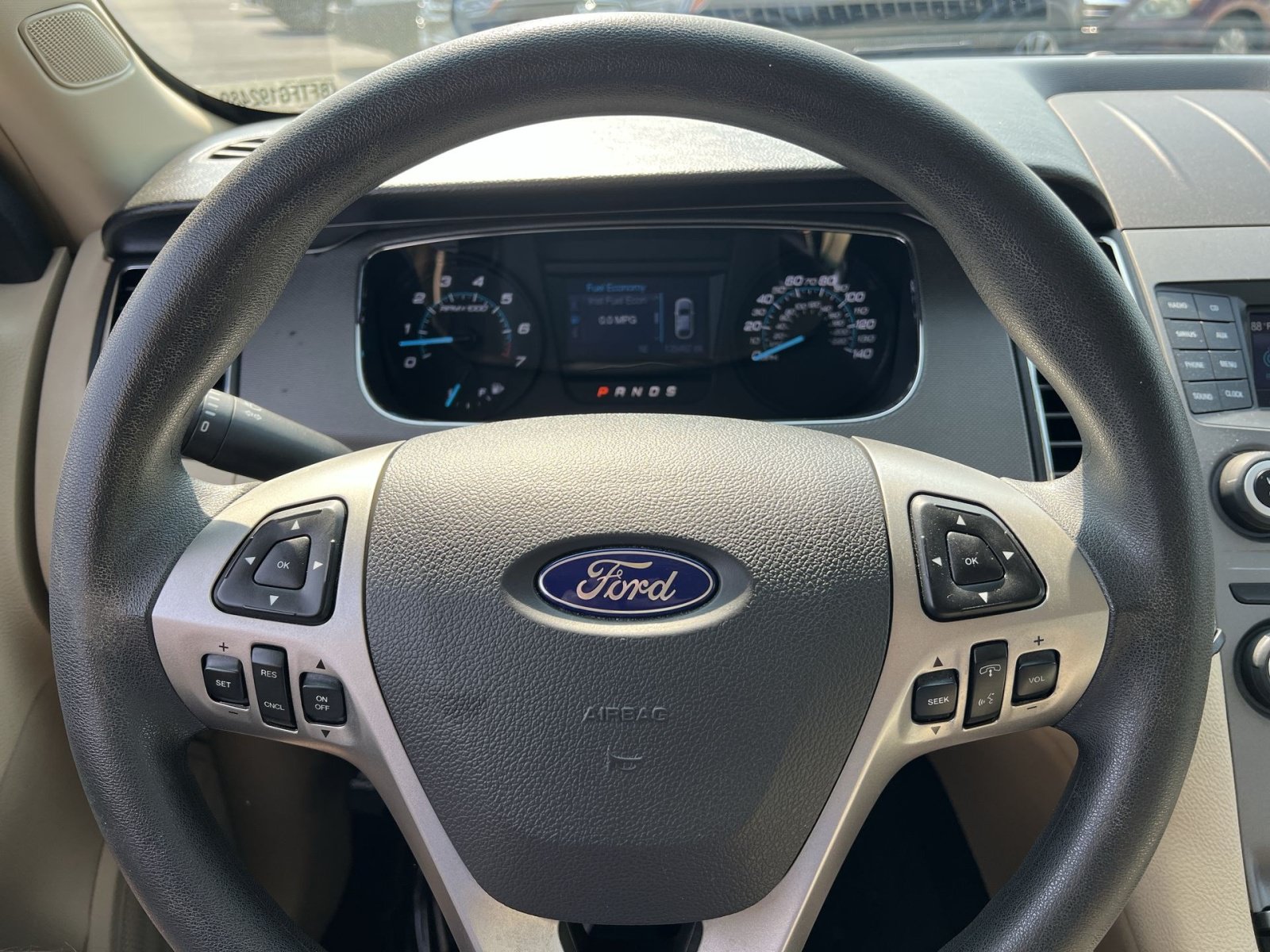 Used 2015 Ford Taurus SE FWD image 16