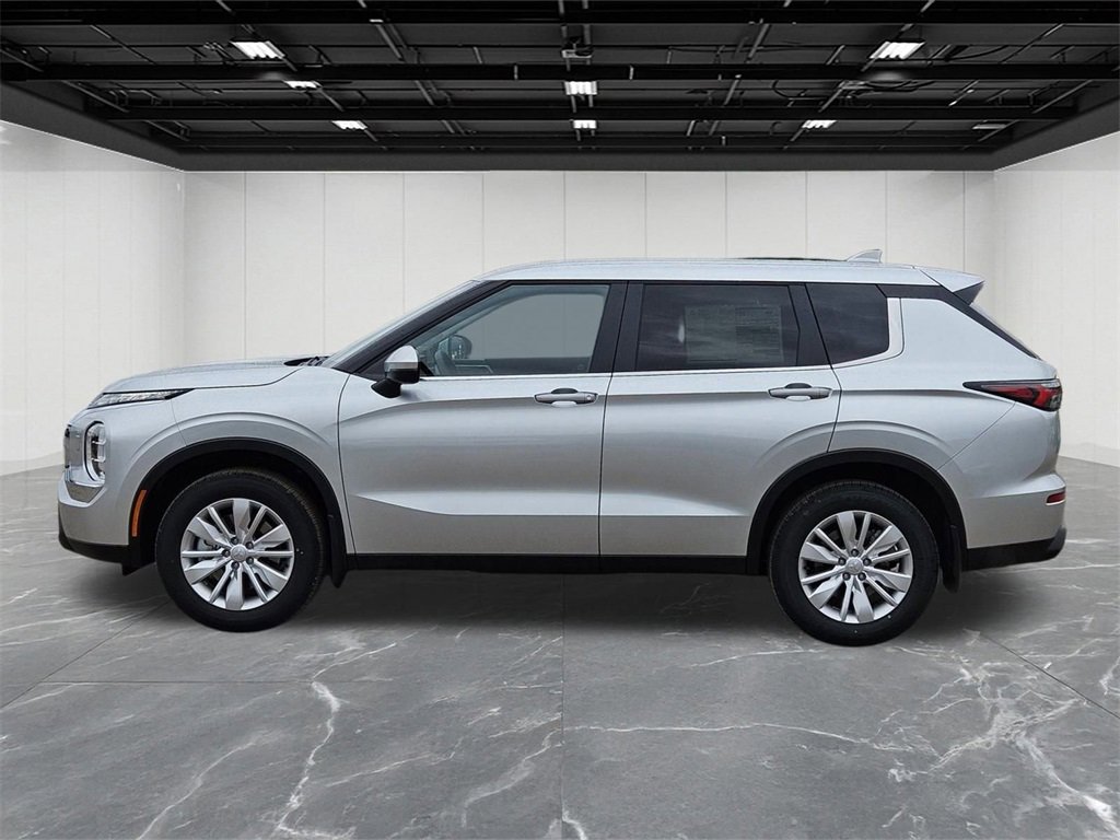 New 2025 Mitsubishi Outlander ES image 2