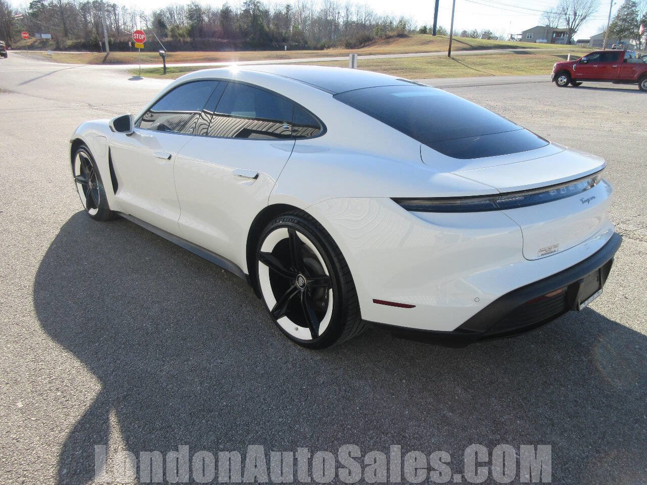 Used 2021 Porsche Taycan image 3