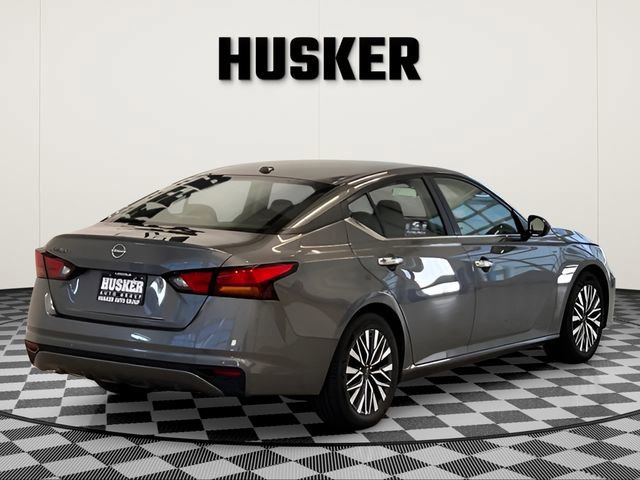 Used 2025 Nissan Altima 2.5 SV FWD image 4
