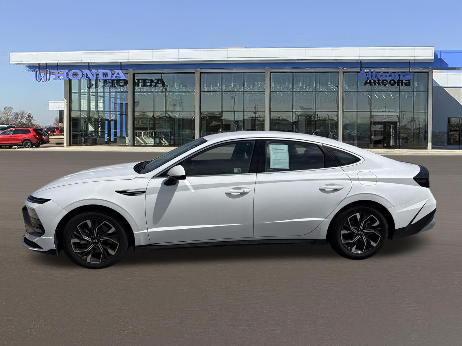 Used 2024 Hyundai Sonata SEL FWD image 2