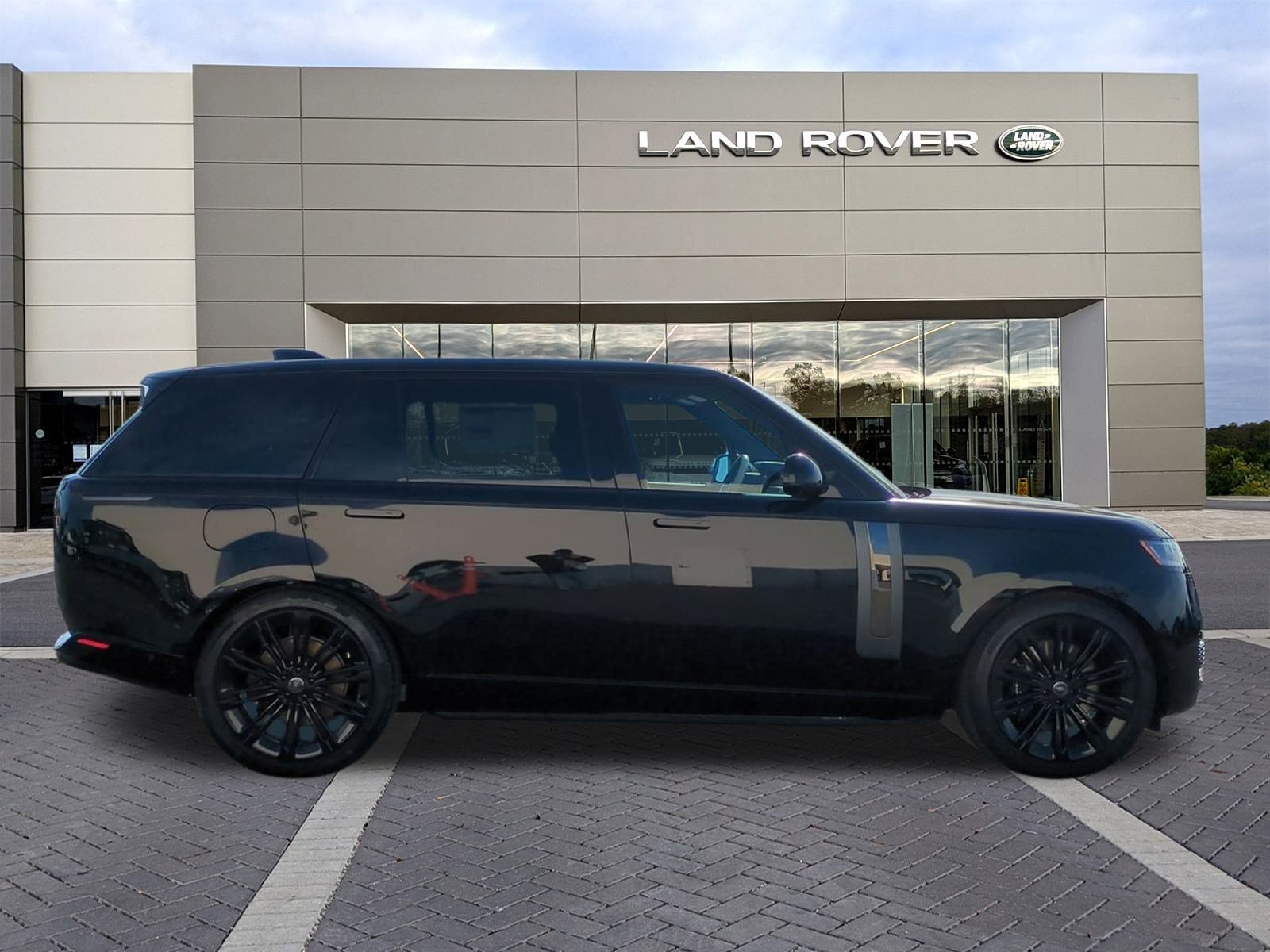 New 2025 Land Rover Range Rover SV AWD/4WD image 4