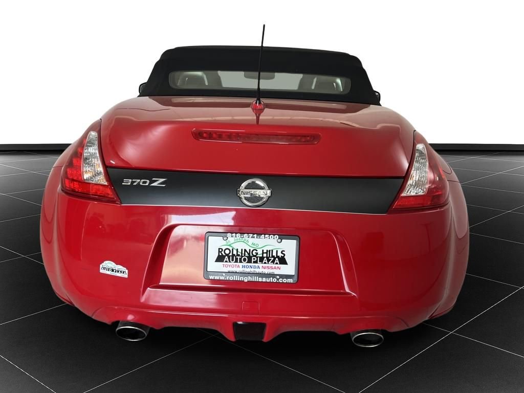 Used 2010 Nissan 370Z Touring w/ Sport Pkg image 4