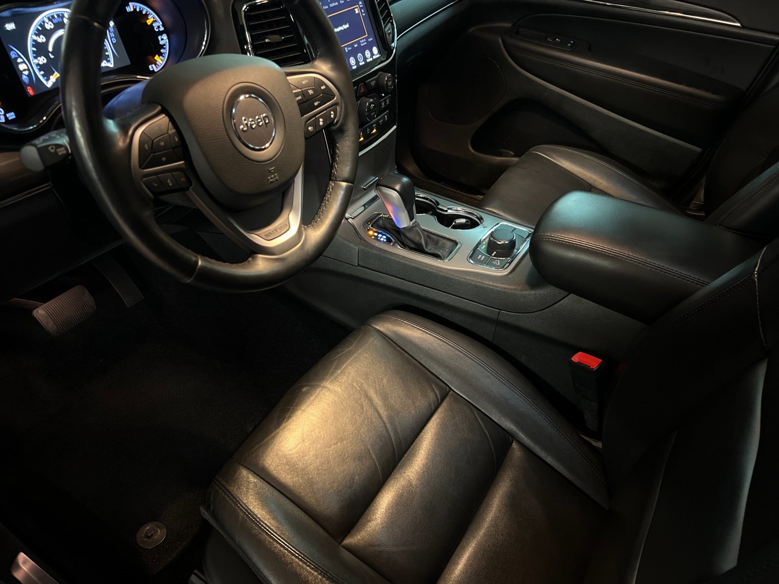 Certified 2022 Jeep Grand Cherokee Limited w/ Tech Group image 9