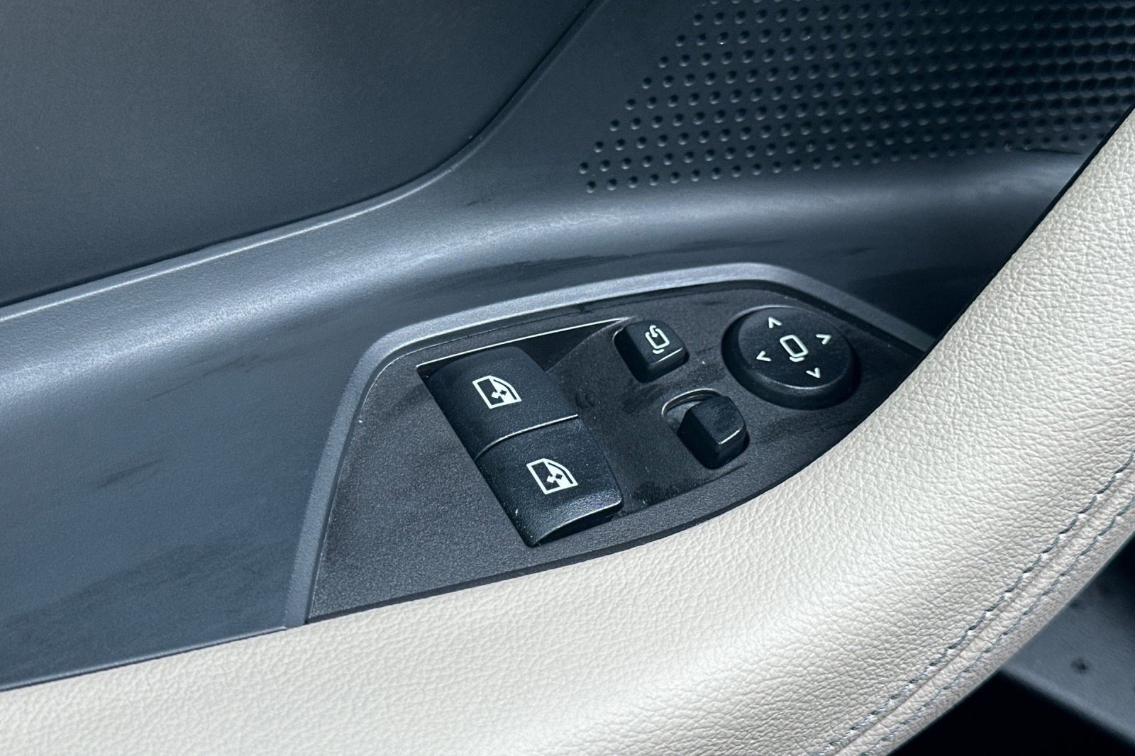 Used 2023 BMW 230i Coupe w/ Convenience Package RWD image 14