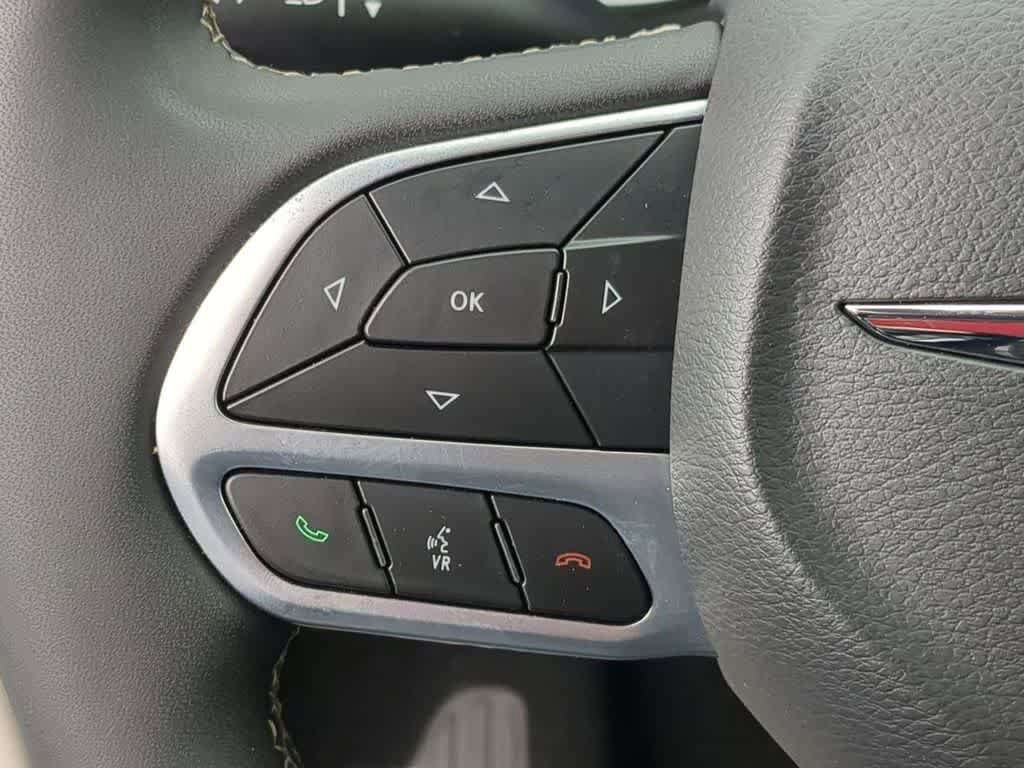 Used 2024 Chrysler Pacifica Touring-L FWD image 22