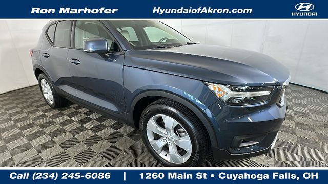 Used 2021 Volvo XC40 T4 Momentum FWD image 1