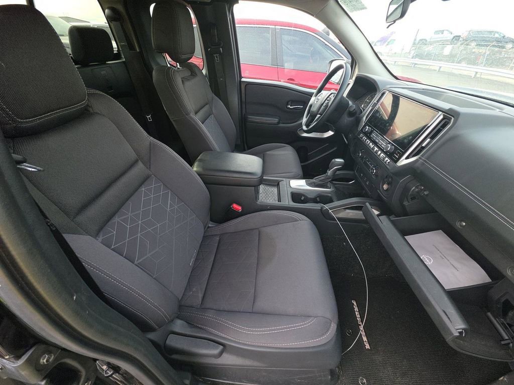 Used 2025 Nissan Frontier SV image 23