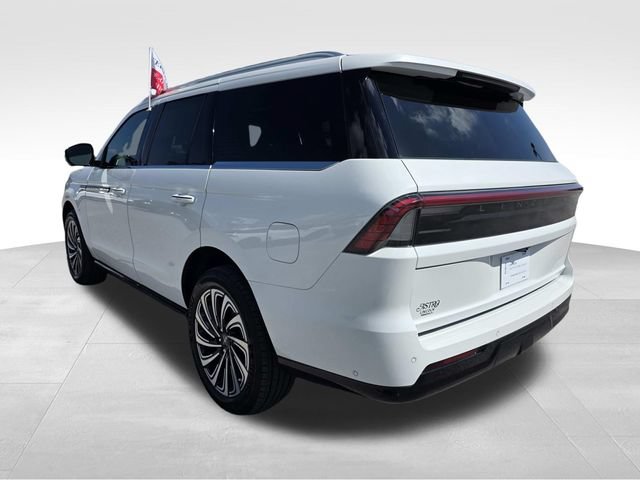 Certified 2025 Lincoln Navigator Black Label AWD/4WD image 5