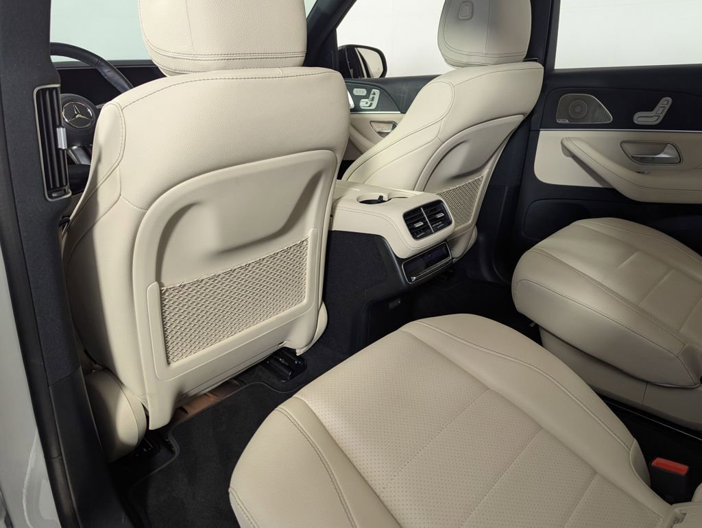 Used 2025 Mercedes-Benz GLS 450 4MATIC image 33