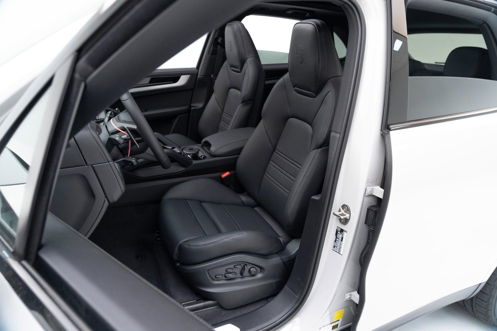 New 2025 Porsche Cayenne image 5