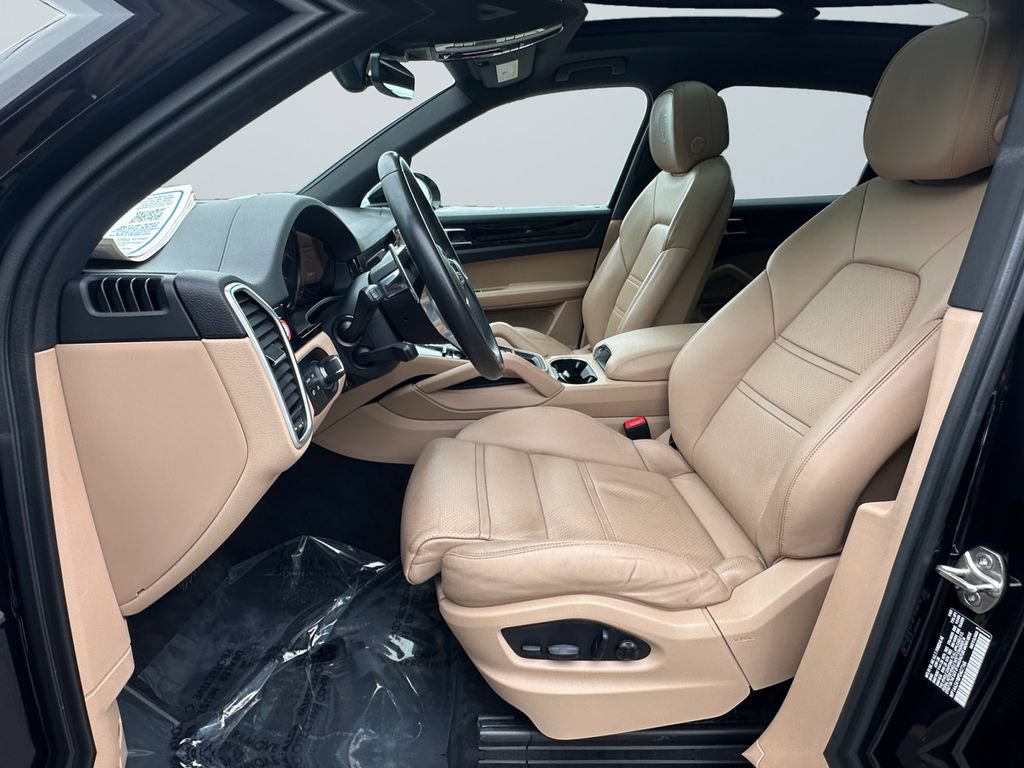 Used 2023 Porsche Cayenne AWD/4WD image 9