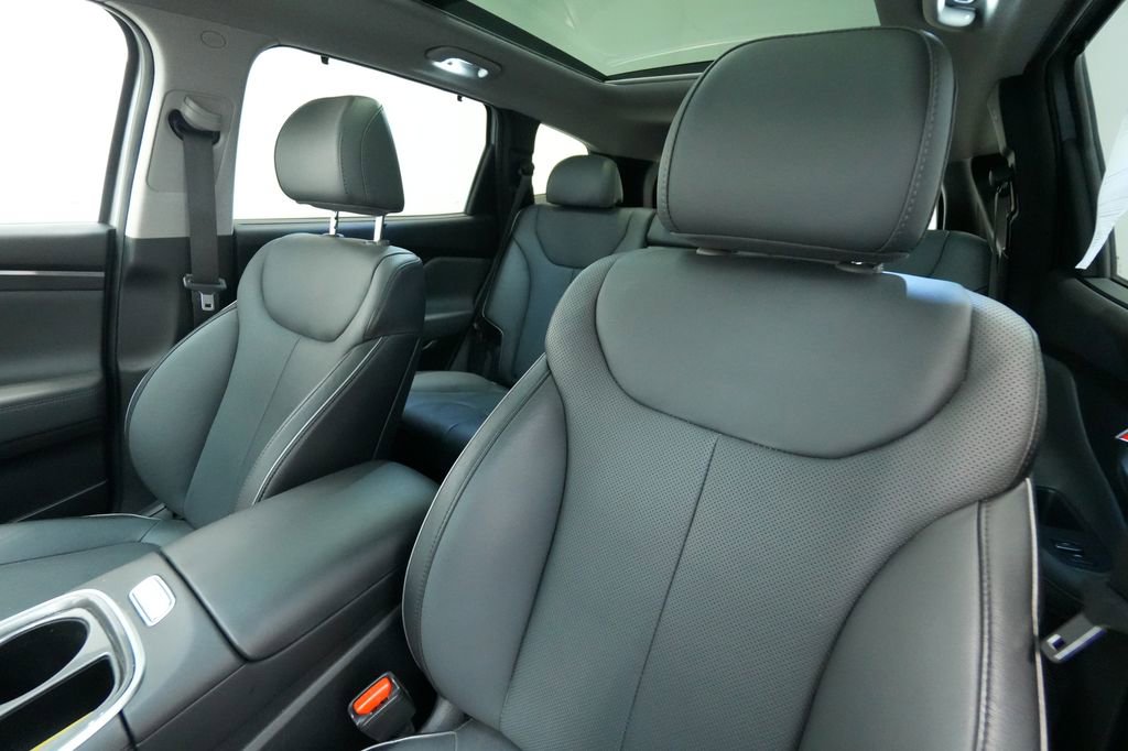 Used 2023 Hyundai Santa Fe Limited w/ Cargo Package image 15