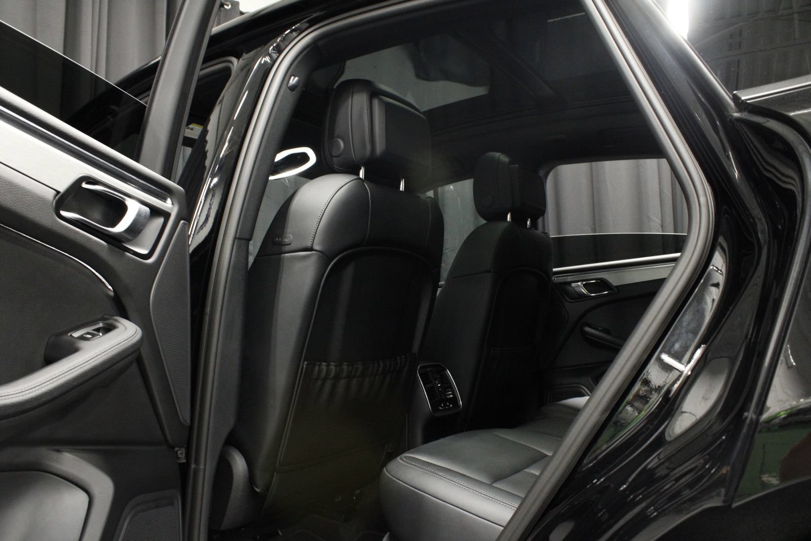 Certified 2026 Porsche Macan AWD/4WD image 20