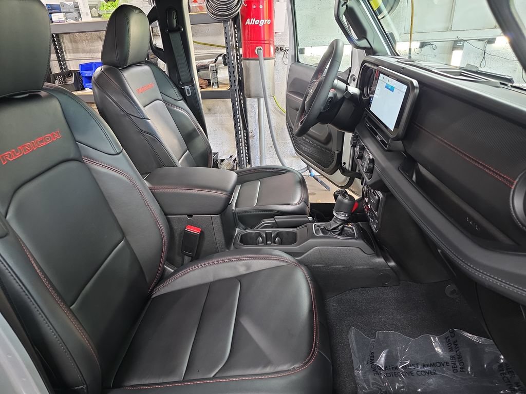 Used 2024 Jeep Wrangler Unlimited Rubicon w/ Convenience Group AWD/4WD image 10