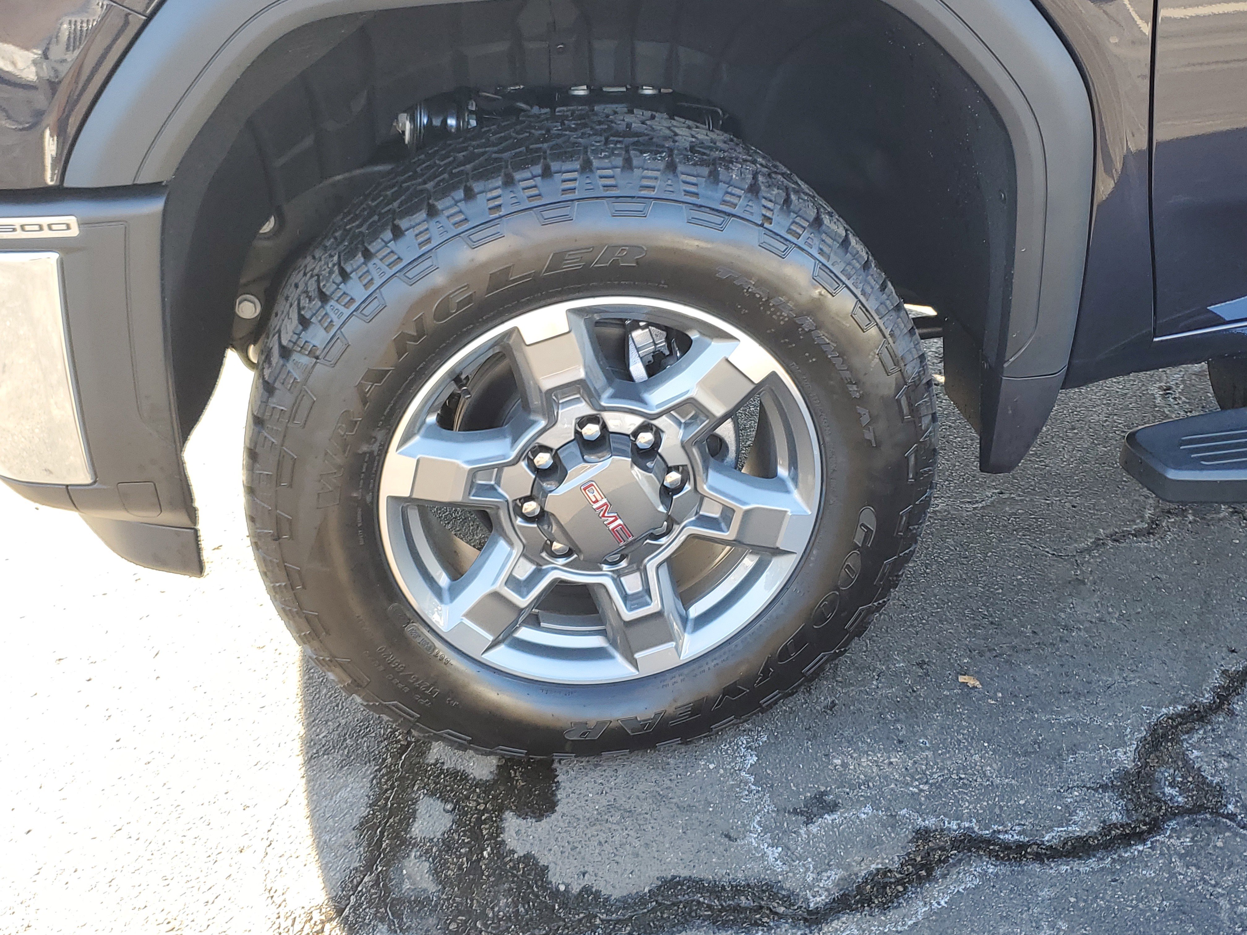 New 2025 GMC Sierra 2500 SLT w/ SLT Premium Package image 10