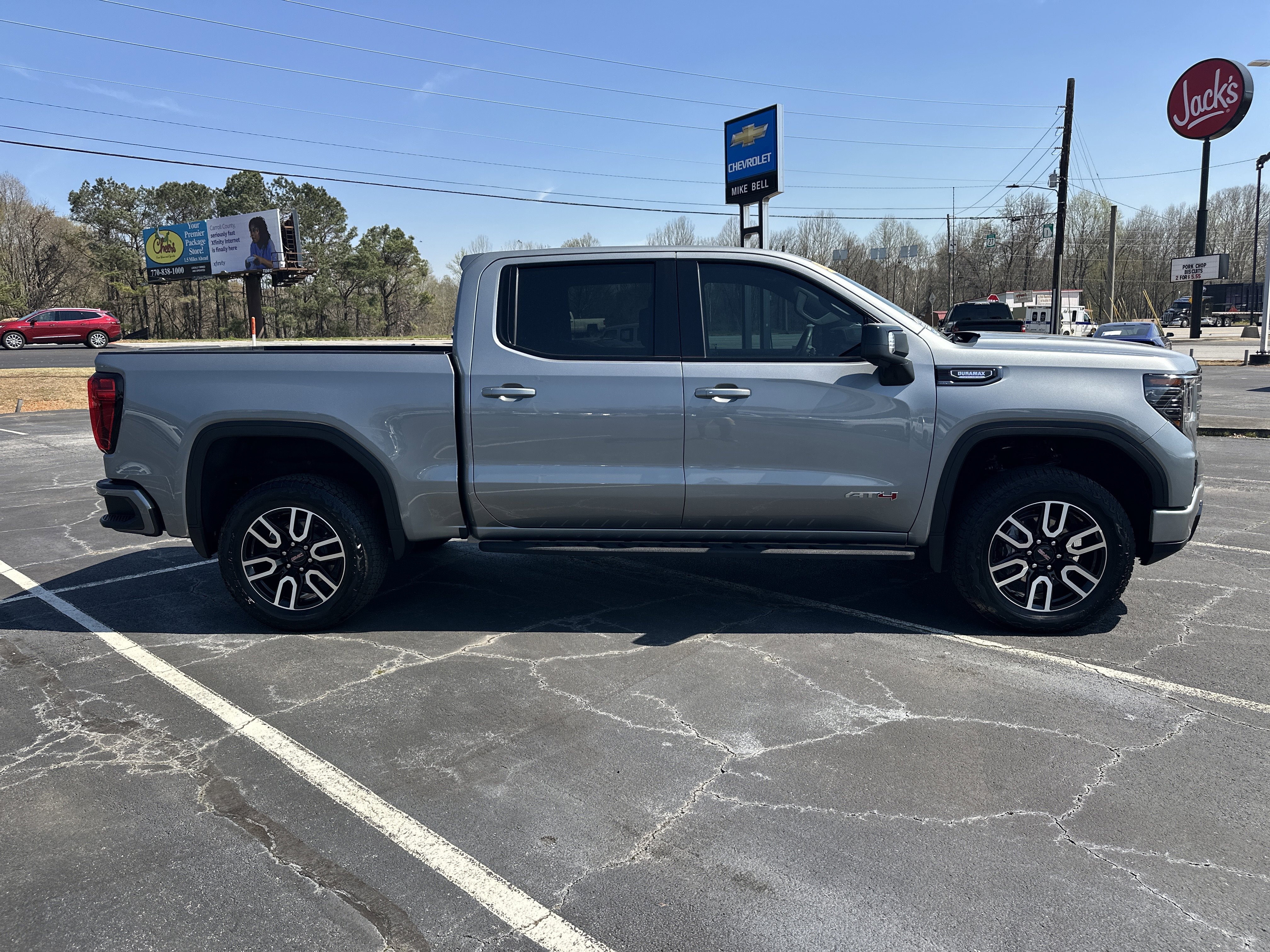 Used 2025 GMC Sierra 1500 AT4 w/ AT4 Premium Package image 9