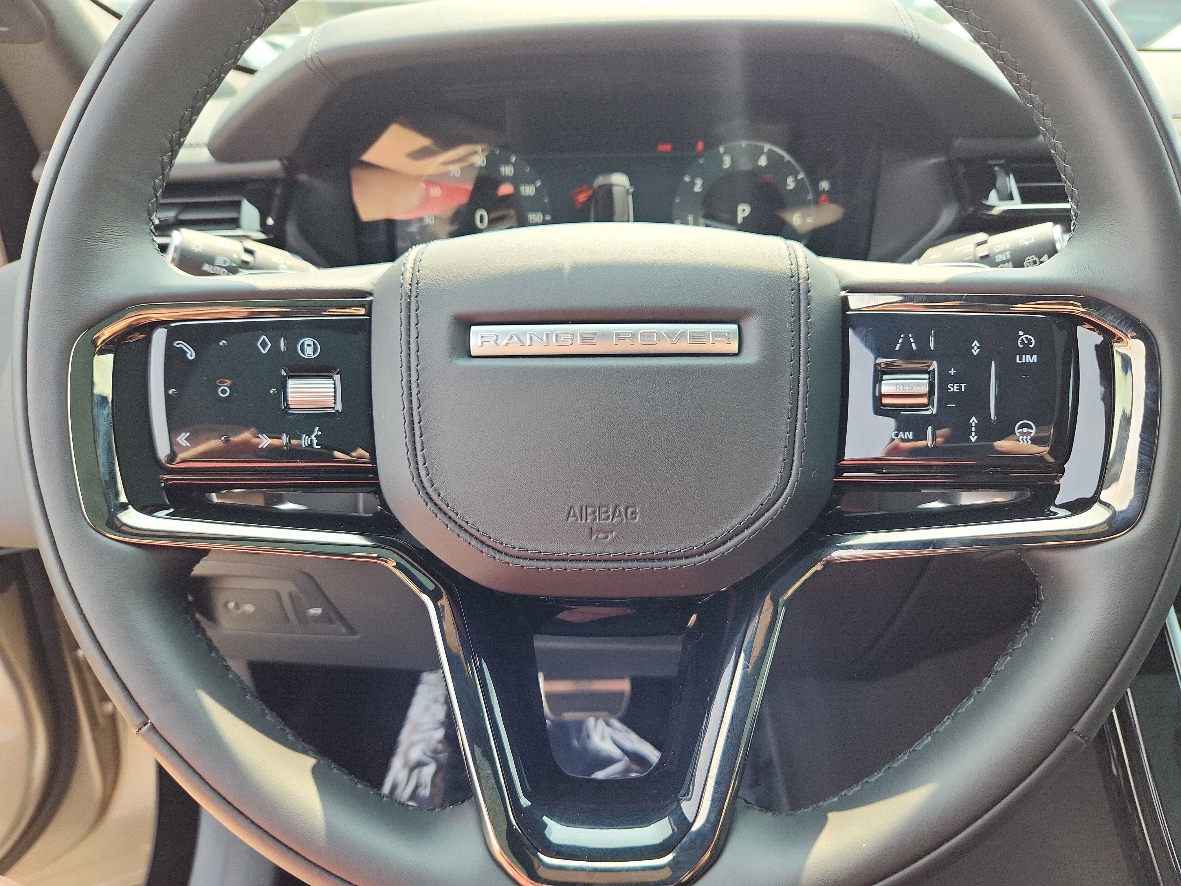 New 2026 Land Rover Range Rover Velar Dynamic SE image 18