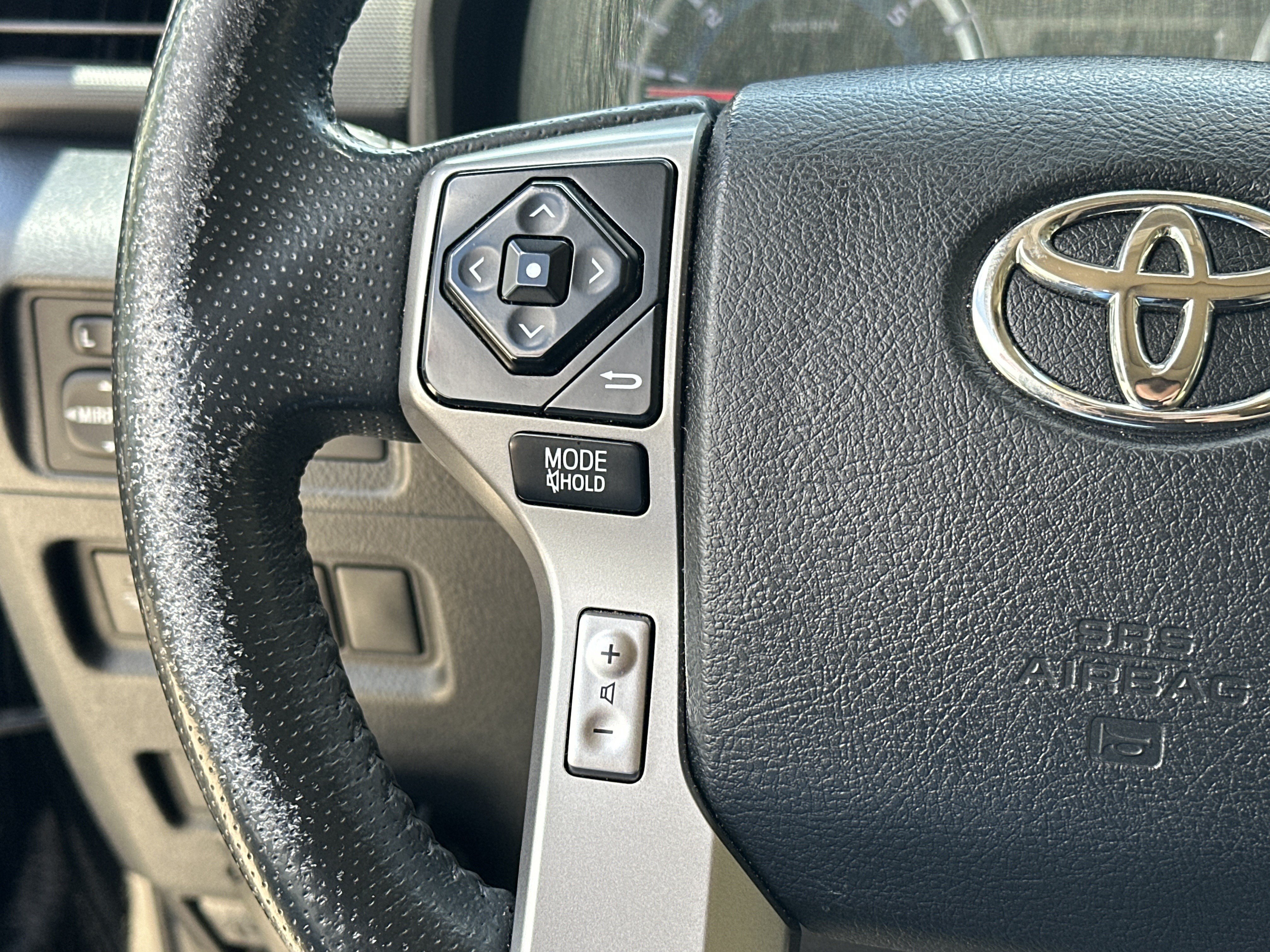 Used 2017 Toyota 4Runner Limited AWD/4WD image 18