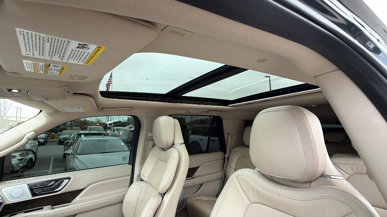 Used 2021 Lincoln Navigator Reserve w/ Luxury Package image 18