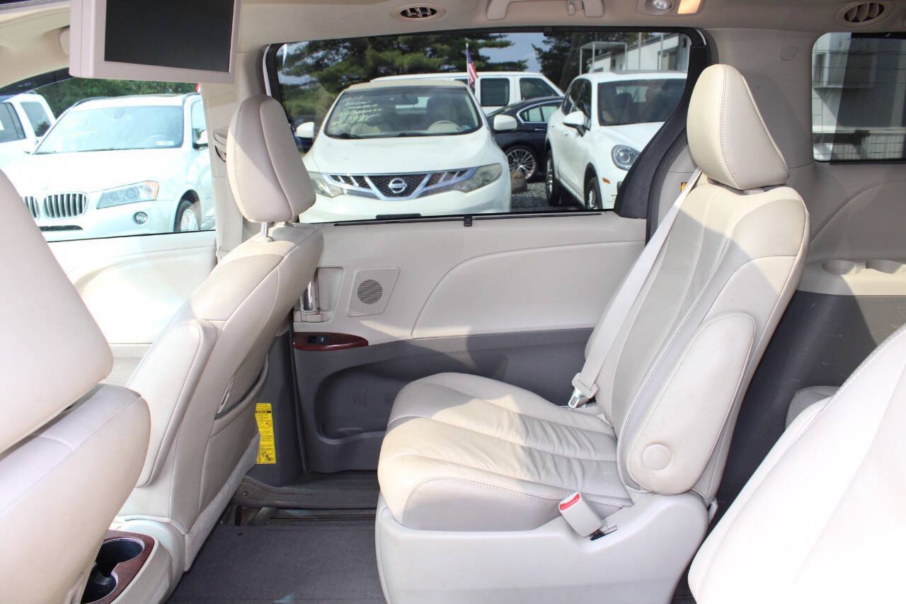 Used 2013 Toyota Sienna Limited w/ Premium Pkg FWD image 24