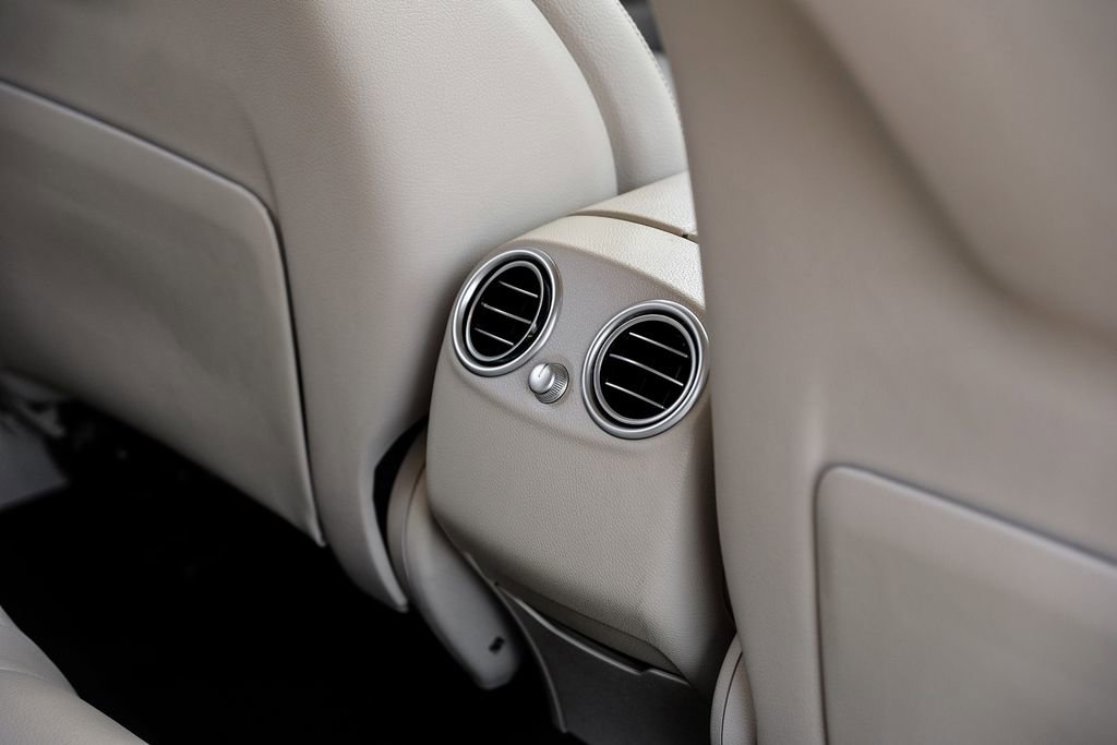 Used 2022 Mercedes-Benz GLC 300 w/ Premium Package Lite image 40