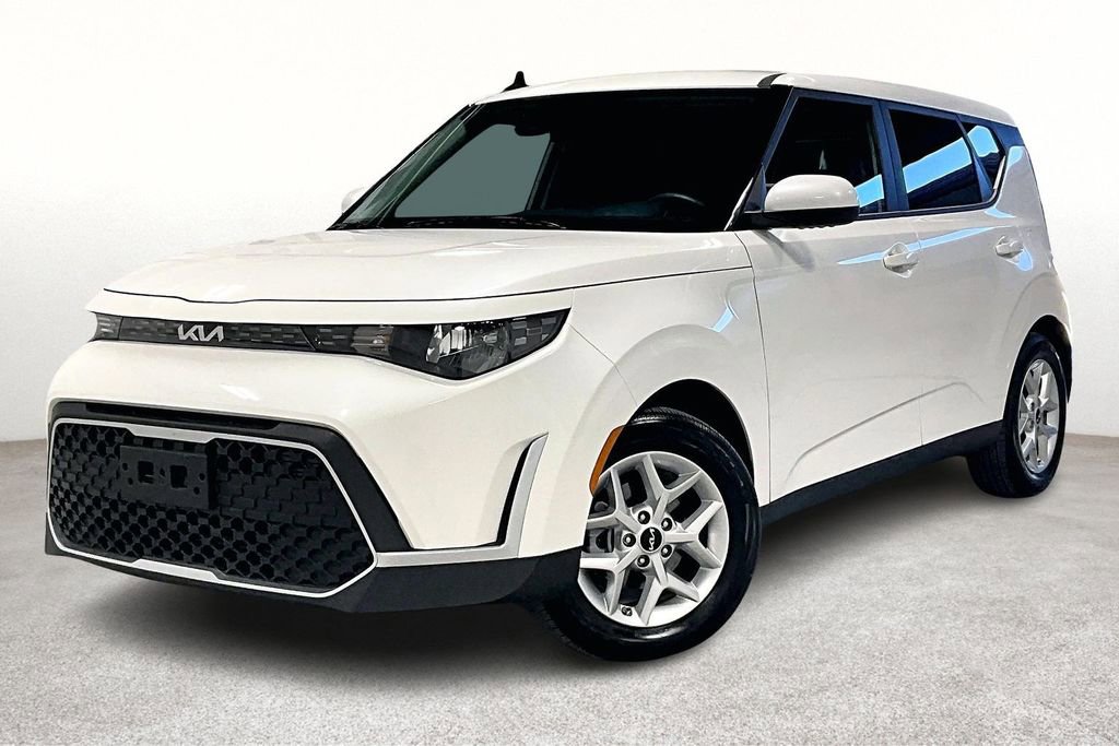 Used 2025 Kia Soul LX image 14