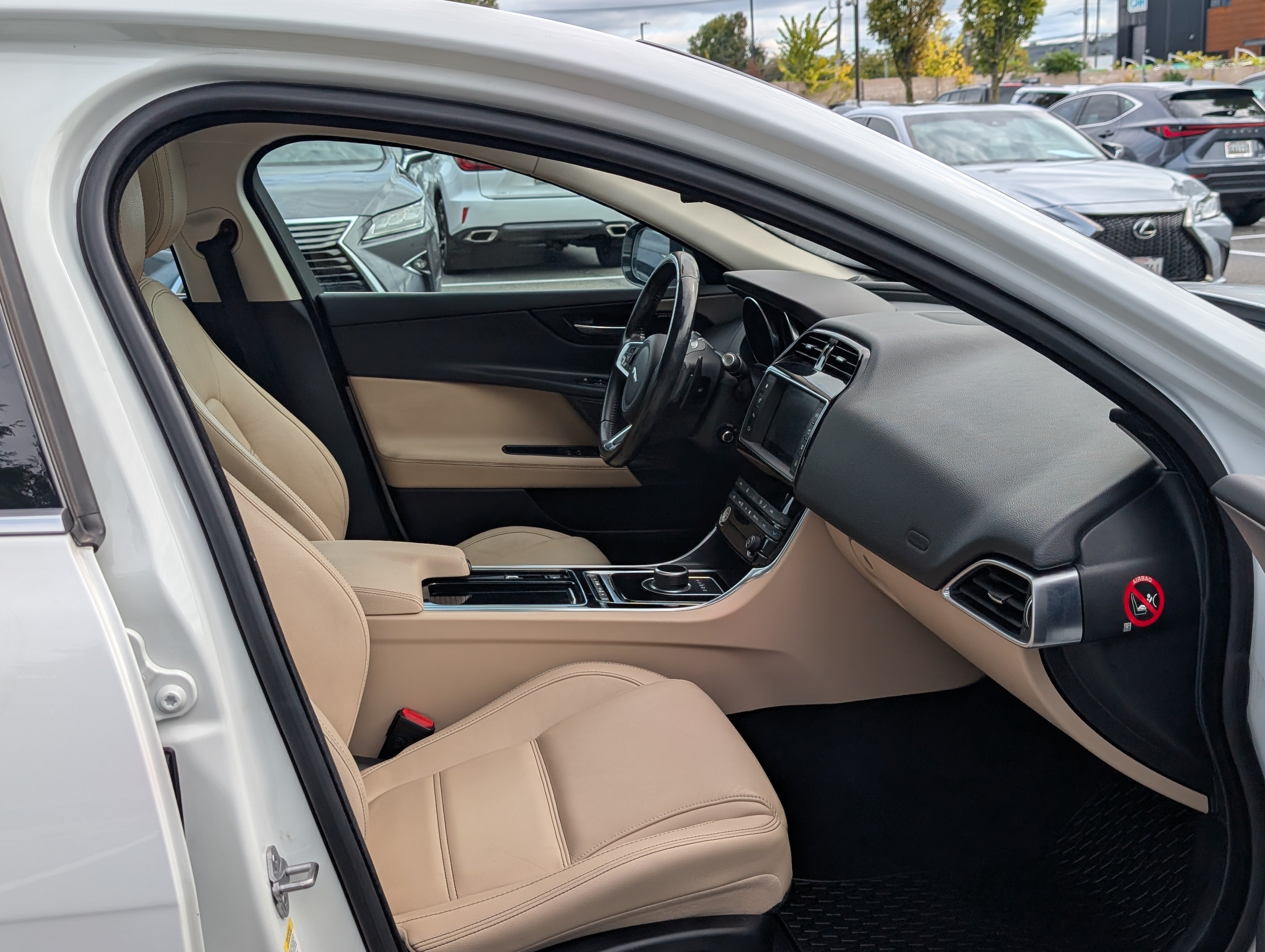 Used 2018 Jaguar XE Prestige AWD/4WD image 11