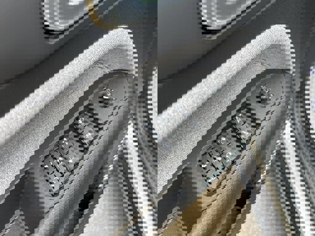 New 2025 Jeep Compass Sport image 16