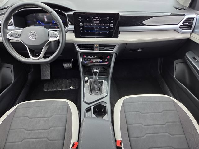 Used 2025 Volkswagen Taos SE FWD image 12